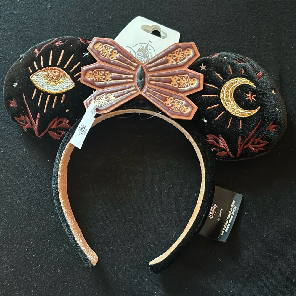 New with tags. Disney parks Hocus Pocus ears.